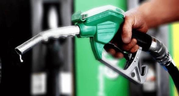 Prix du carburant révisés: une décision aux lourdes conséquences sociales