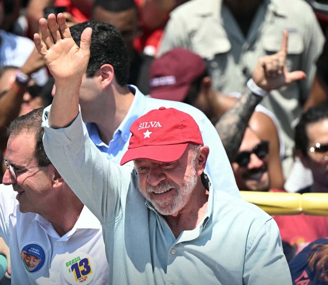 Brésil : Lula réélu face à Flávio Bolsonaro, sur fond de tensions électorales